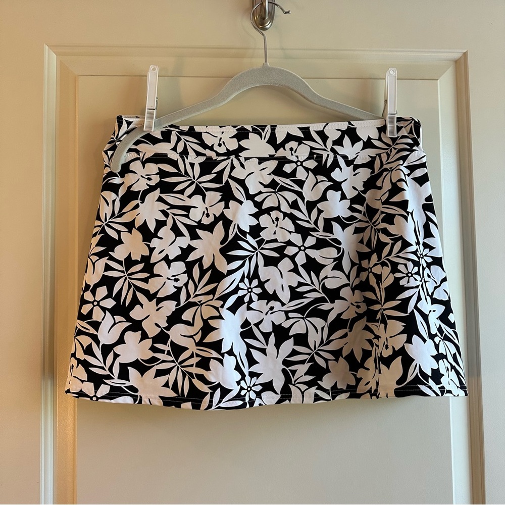Lands' End Women's Tummy Control Swim Skirt Size: 12 Black Havana Floral - Picture 3 of 4